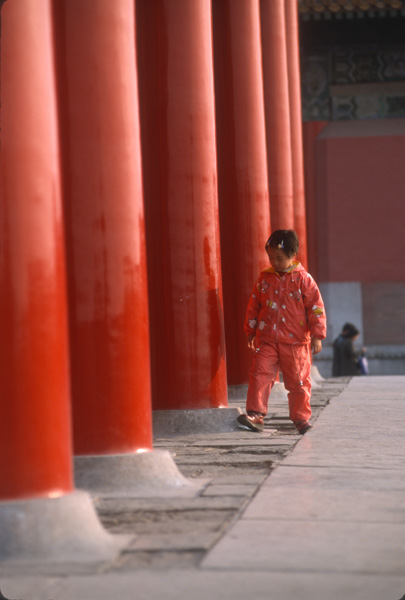 Child and red columns, Forbidden City