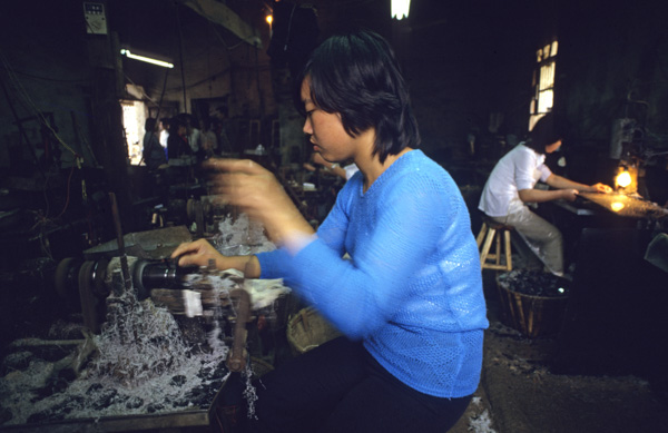 Worker, Wenzhou button factory